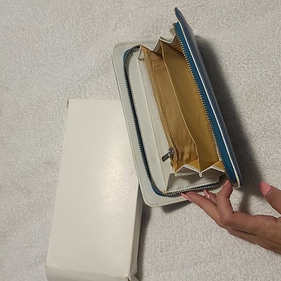 Wallet - Picture 3 of 3